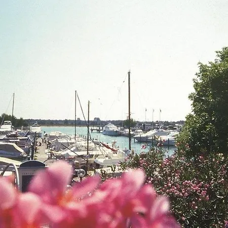 Marina Uno فندق 4*