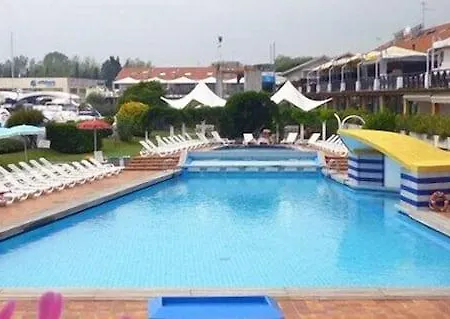 Marina Uno Hotel
