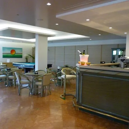 Marina Uno 4* ליגננו סביאדורו