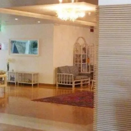 Marina Uno מלון 4*