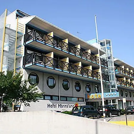 Marina Uno מלון 4*