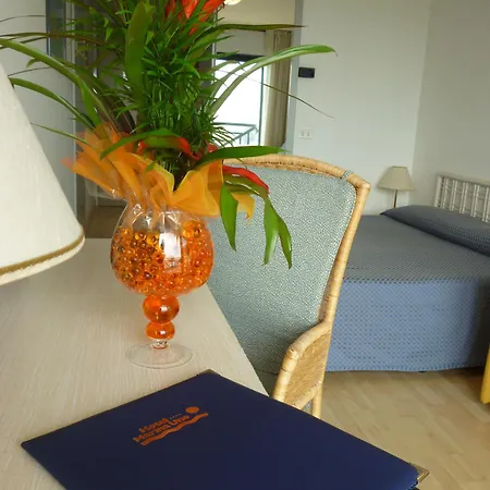 מלון Marina Uno 4*