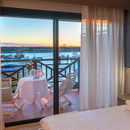 Marina Uno Отель