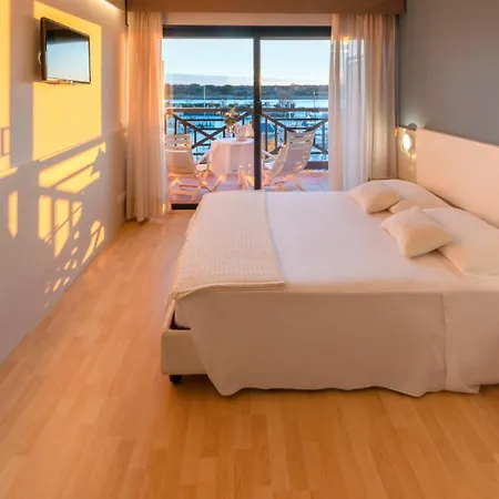 Marina Uno Ξενοδοχείο 4*