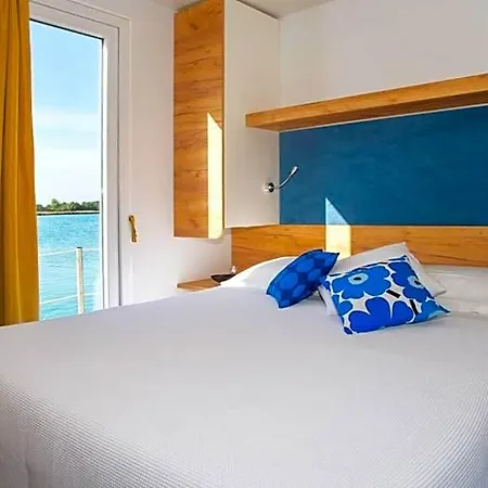 Marina Uno Hotel 4*