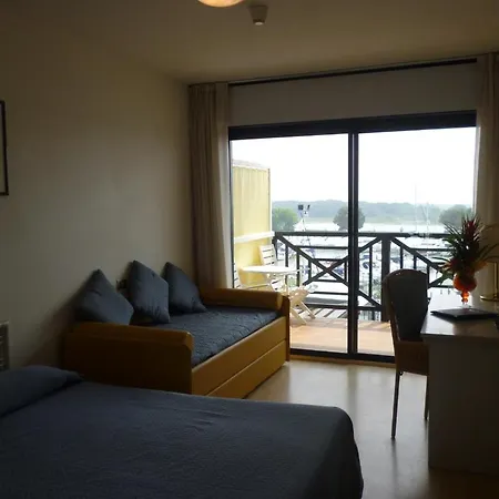 Marina Uno מלון 4*