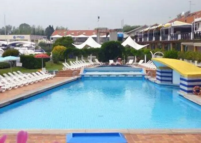 Marina Uno Отель