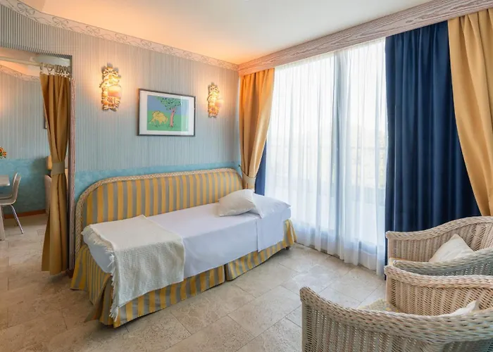 Отель Marina Uno 4*