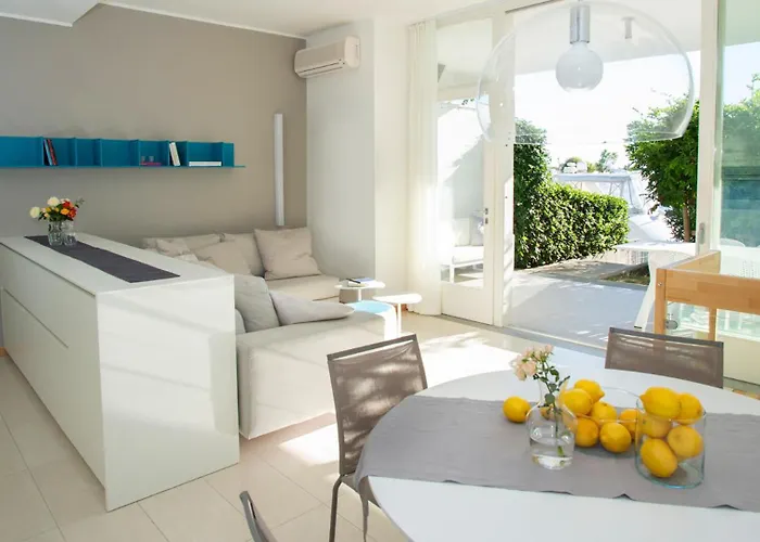 Отель Marina Uno