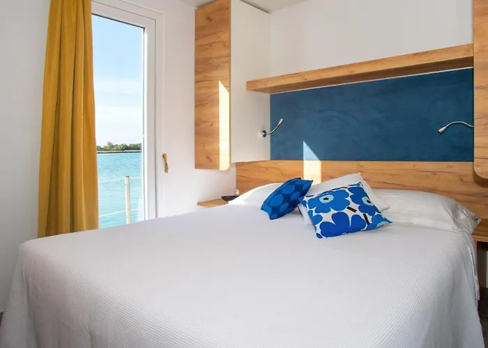 Marina Uno Отель